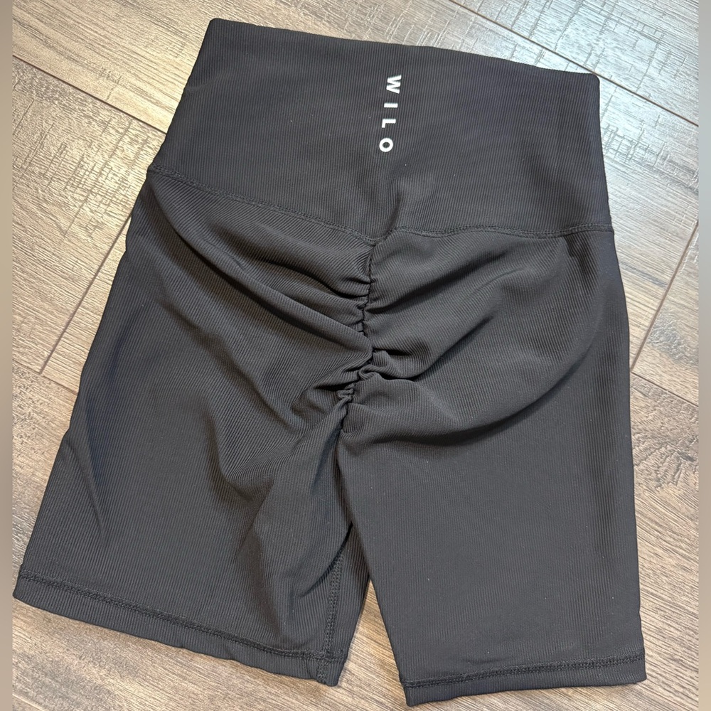 Wilo The Label | Ribbed Active Shorts - Picture 2 of 3